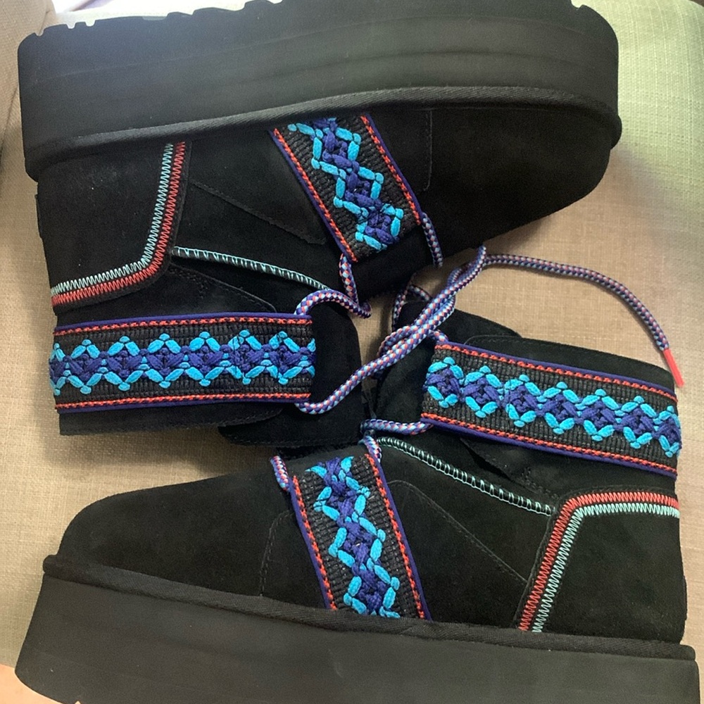 Ugg. Flash $179